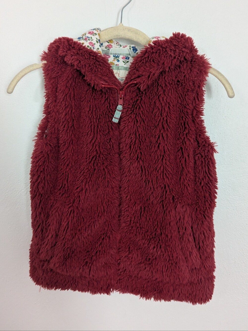Mini Boden Fuzzy Fleece Vest Hooded Full Front Zipper Lined Red 6-7Y